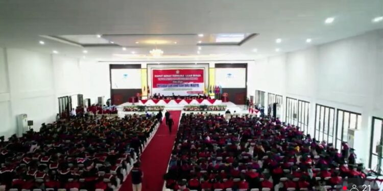 Wisuda mahasiswa Unidar Ambon.