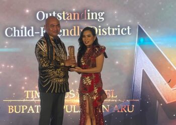 Masuk Tokoh Berpengaruh, Bupati Aru Terima Penghargaan Outstanding Child Friendly District