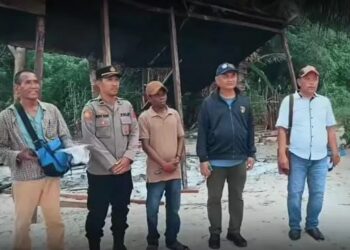 Bupati Aru Timotius Kaidel yang turun langsung ke lokasi bentrok dua desa bertetangga di Aru Tengah Selatan.