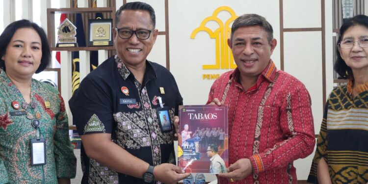 Bupati MBD, Benyamin Noach bertemu dengan Kepala Kanwil Kemenkum Maluku, Saiful Sahri.