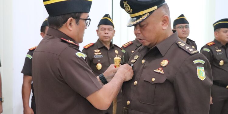 Kajati Maluku melantik Aspidum Kejati yang baru.