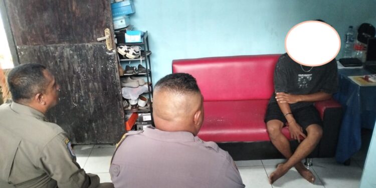 Polisi dan Satpol PP yang datang ke Asrama Stakpen.