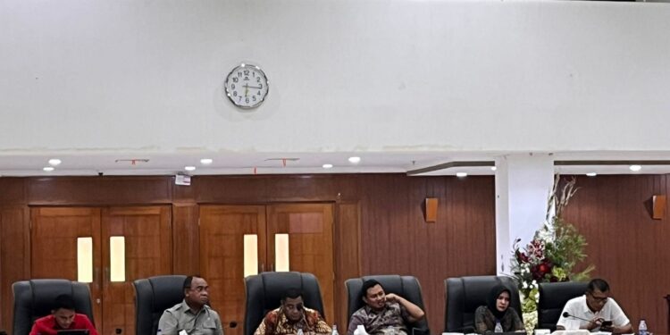 Rapat DPRD Maluku bersama Pemprov Maluku