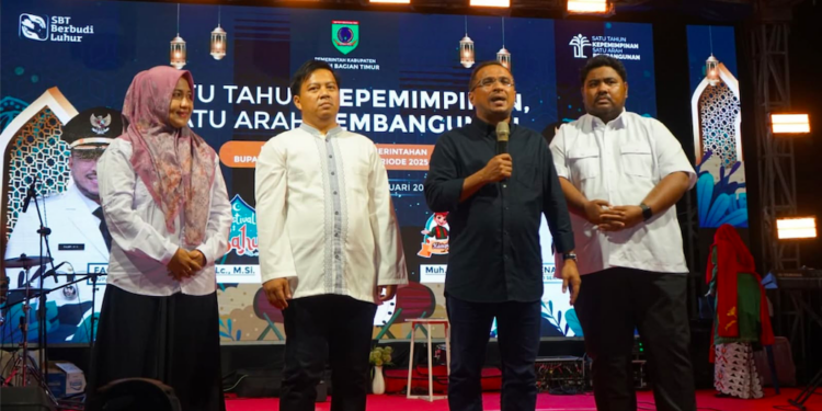 Bupati Fachri didampingi wakil bupati Muhammad Thoha Rumarey Wattimena bersama perwakilan Komdigi Republik Indonesia.