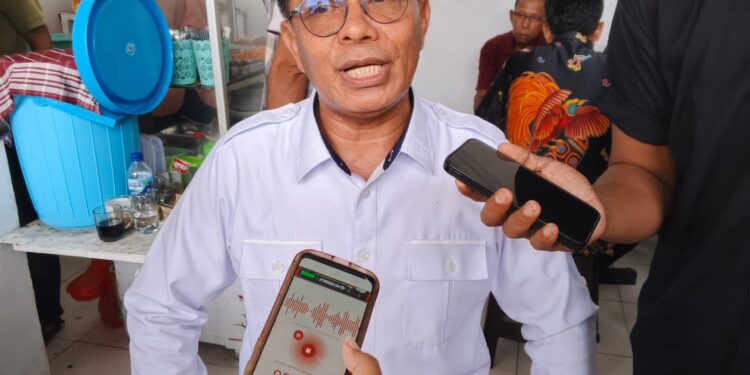 Petrus Fatlolon, Mantan Bupati KKT