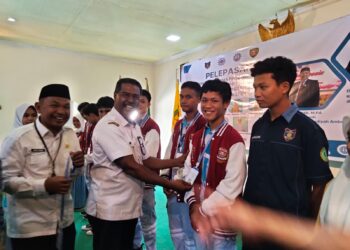 Plt Kadisdikbud Maluku Lepas Kontingen SMA SMK Muhammadiyah ke OLYMPICAD VIII Makassar
