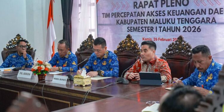 Wakil Bupati Malra, memimpin rapat tim percepatan akses keuangan daerah Malra