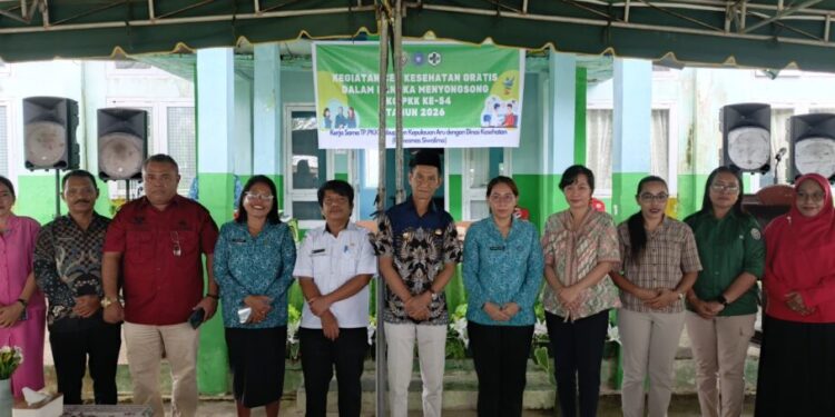 Wakil Bupati Kepulauan Aru, Mohamad Djumpa, menghadiri kegiatan kesehatan gratis dalam rangka menyongsong Hari Kesatuan Gerak (HKG) PKK ke-54.