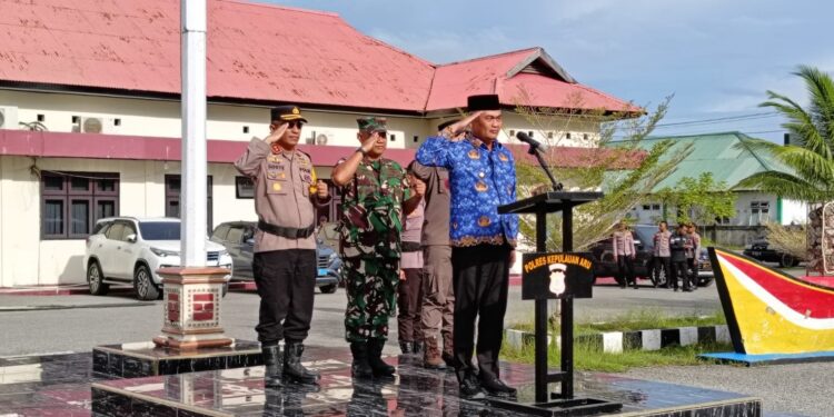 Bupati Aru, Timotius Kaidel memimpin apel persiapan pengamanan Idul Fitri di Dobo,