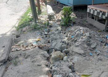 Pembangunan pagar sekolah di Hative Besar, Kota Ambon.