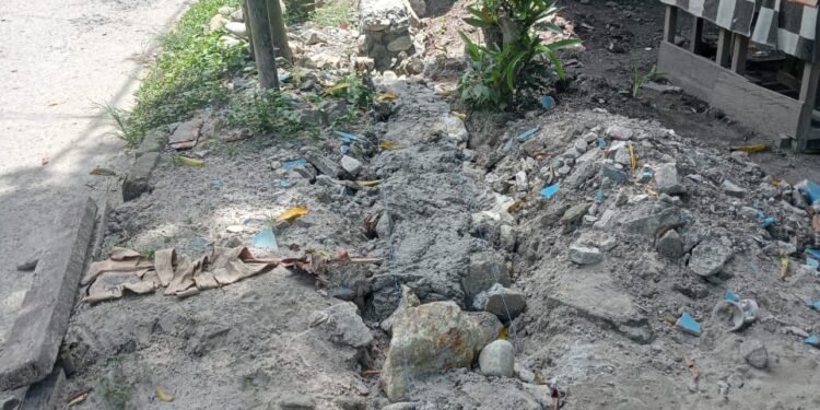 Pembangunan pagar sekolah di Hative Besar, Kota Ambon.