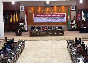 Rapat paripurna DPRD Maluku dalam rangka pembentukan Pansus pembahasan Ranperda.