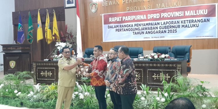 Wagub Maluku, bersama pimpinan DPRD Maluku.