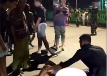 kecelakaan sepeda motor di depan Koramil Dobo, Kepualaun Aru. Korban tak sadarkan diri.