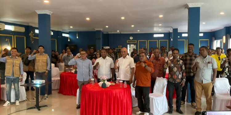 Bupati Kabupaten Kepulauan Aru, Timotius Kaidel, saat resmi meluncurkan 57 website desa.