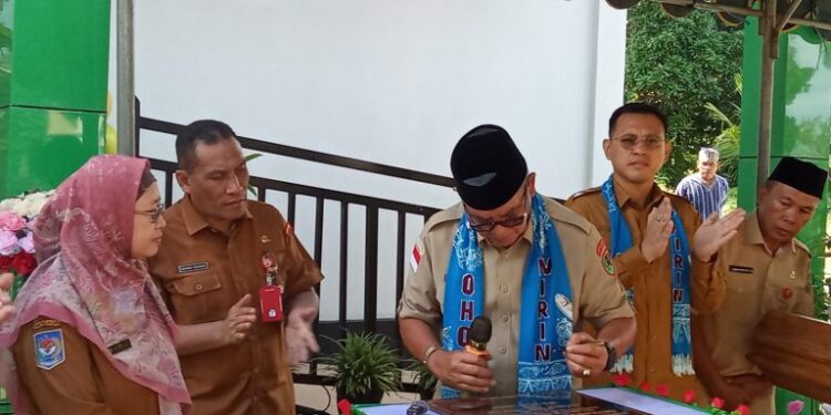 Didampingi Wakil Bupati, Bupati Malra meresmikan Pustu Wirin.