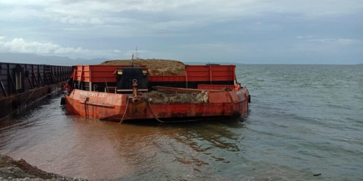 Dugaan pengiriman Ore secara ilegal keluar dari SBB, Maluku.