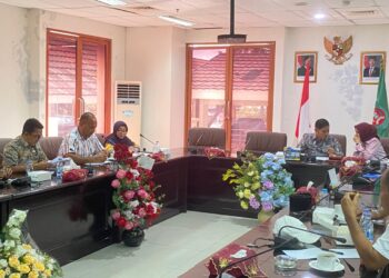 Komisi I DPRD Maluku menggelar rapat bersama Pemkab SBB dan Pemerintah Provinsi Maluku bahas hibah lahan di Piru.