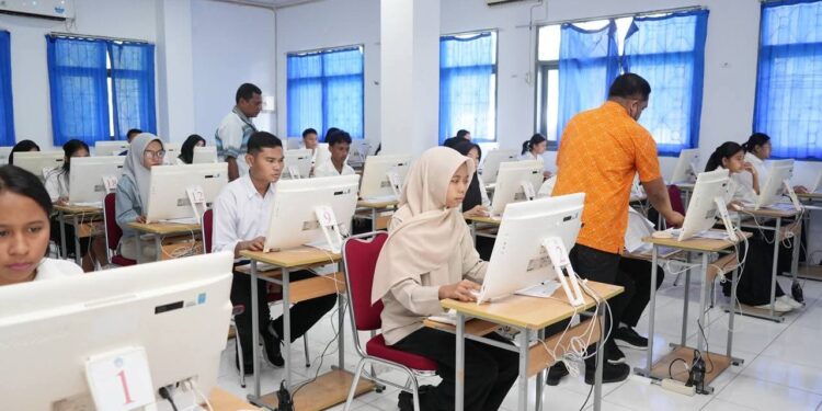 Pelaksanaan UTBK SNBT di Kampus Unpatti Ambon.