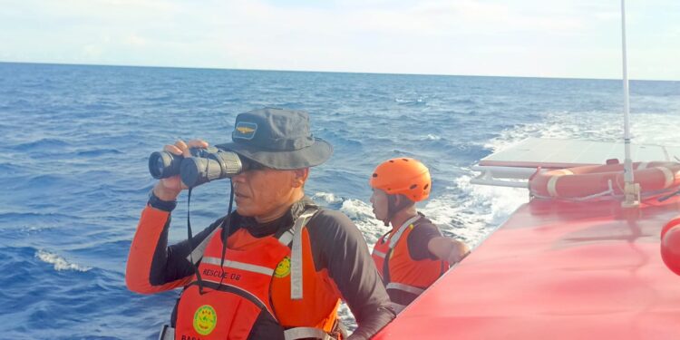 Pencarian Nelayan asal Saparua oleh Tim SAR.