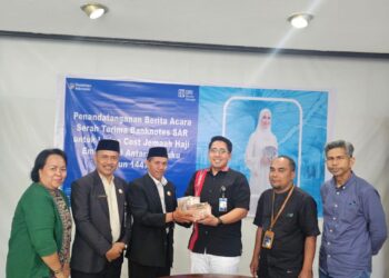 Jamaah Haji Maluku Terima Living Cost, BRI Ambon Serahkan Bank Notes Mata Uang Asing
