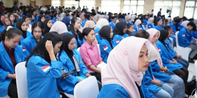 Mahasiswa mengikuti edukasi dari OJK tentang Crypto di Febis Unpatti.