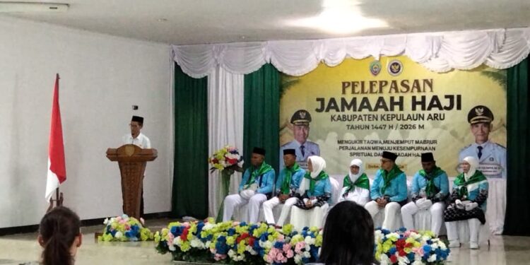 Wakil Bupati Aru, Mohammad Djumpa melepas 7 JCH asal Aru